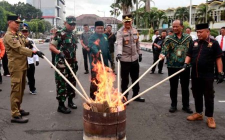 Polres Jember Musnahkan Ribuan Botol Miras Hasil Operasi Pekat di Bulan Ramadhan