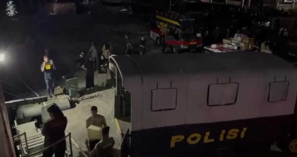 KP Wisanggeni-8005 Angkut Bantuan Kemanusiaan dari Sabang ke Pelabuhan Malahayati