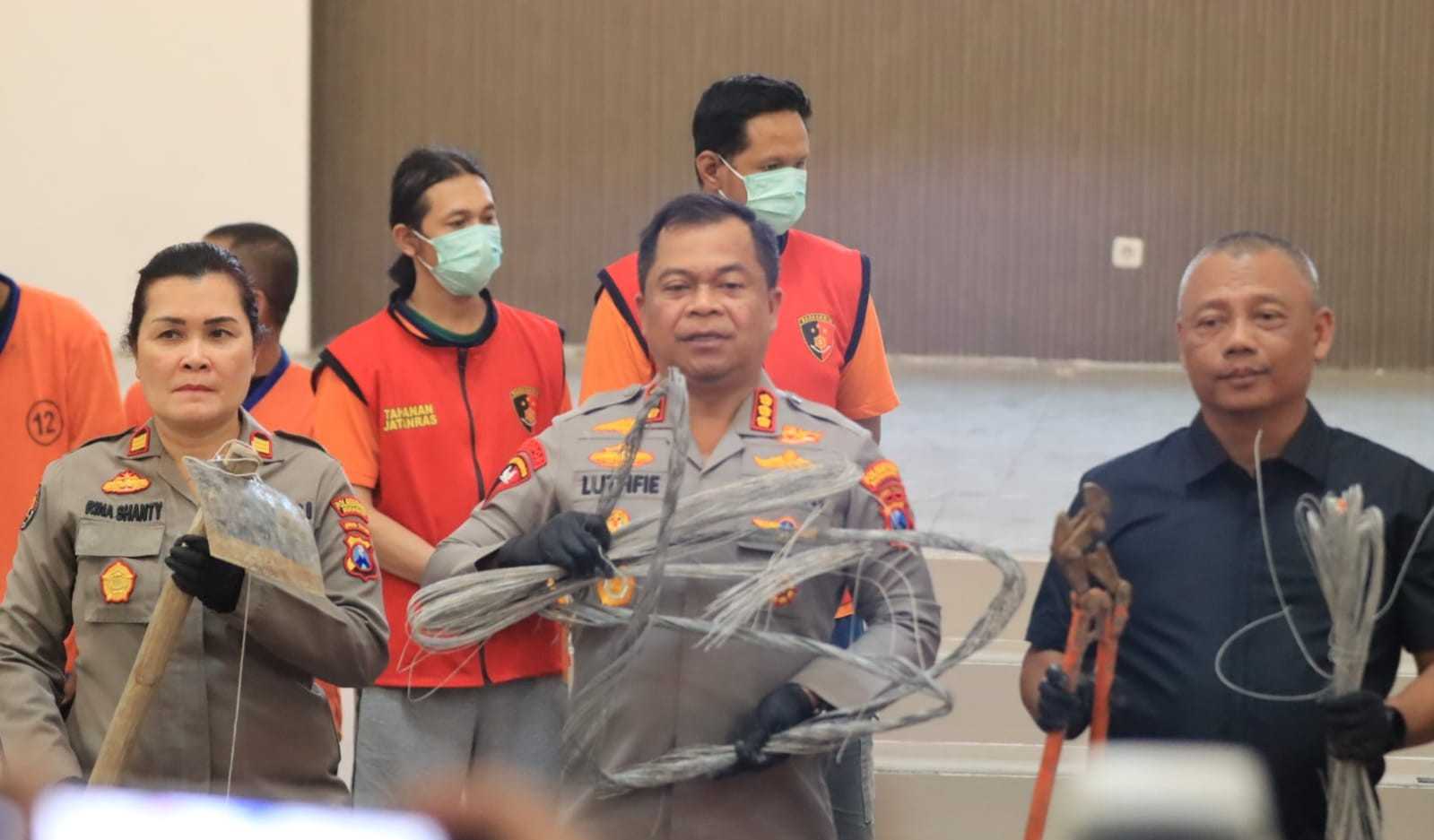 Polrestabes Surabaya Amankan Komplotan Pelaku Pencurian Kabel Telkom dan PJU