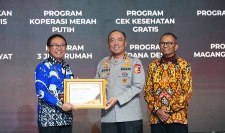 Wakapolri Terima Disway Award, Polri Tegaskan Komitmen Perkuat Kepercayaan Publik dan Sinergi Media
