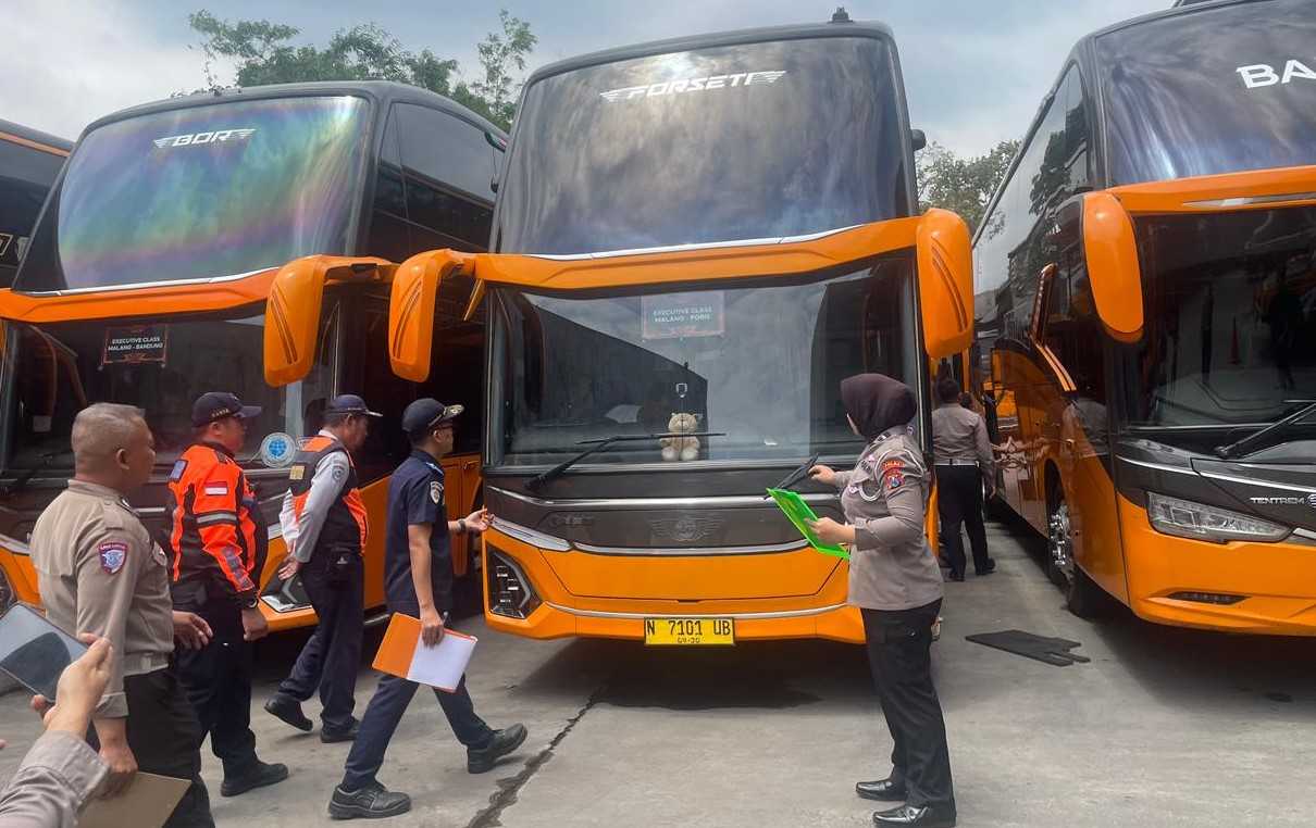 Polres Malang Cek Kelayakan Bus Pariwisata Jelang Nataru