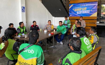 Satlantas Polres Lamongan Ajak Ojol Tertib Berlalu Lintas dan Peduli Keamanan