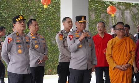 Jogo Jawa Timur : Kapolda Jatim Tinjau Perayaan Imlek di Vihara Buddayana Surabaya