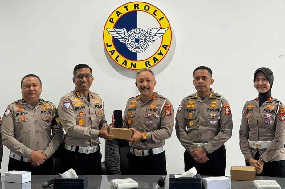 Korlantas Polri Distribusikan 15 Unit Etle Handheld ke Polda Babel Perkuat Pengawasan dan Penindakan Pelanggaran Lalin
