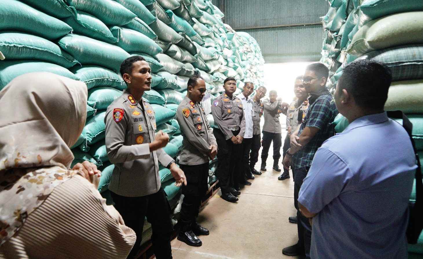 Kapolres Ponorogo Pastikan Keamanan dan Ketersediaan Pangan di Gudang Bulog Cukup