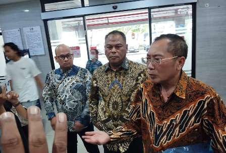 Rahmad Muhajirin Memenuhi Panggilan Ditreskrimum Polda Jatim Terkait Laporan Bupati Sidoarjo