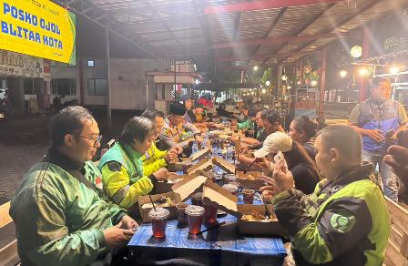 Polres Blitar Kota Gelar Sahur Bersama Komunitas Ojol