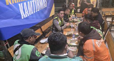 Polresta Sidoarjo dan Komunitas Ojol Sahur On The Road Perkuat Sinergitas untuk Kamtibmas