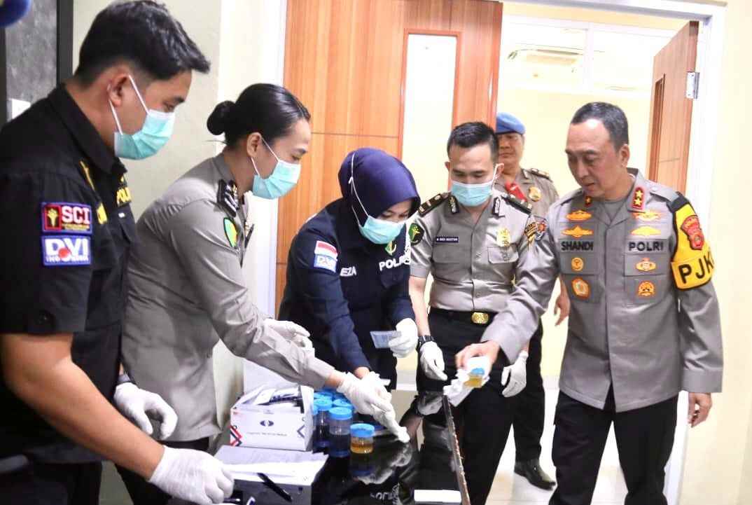 Kapolda Sumsel Tegaskan Zero Tolerance, Pimpin Langsung Tes Urine Massal