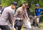 Gotong Royong Polres Lumajang dan Warga Pasang Ratusan Bronjong di Lokasi Longsor