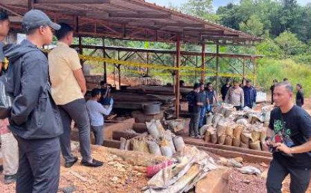 Polri Bongkar Penambangan Ilegal dan Penyelundupan Pasir Timah ke Malaysia, 7 Tersangka Diamankan