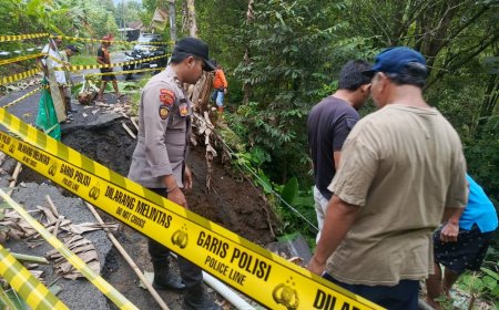 Pasang Police Line, Polres Lumajang Tangani Longsor di Tempursari Kendaraan Berat Dilarang Melintas