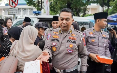 Ditlantas Polda Jatim Gelar SIM Keliling  - Berbagi Takjil -  Ngabuburit