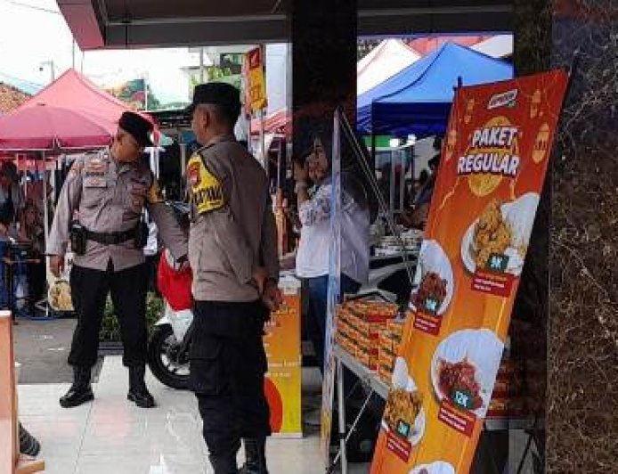 Polres Ngawi Patroli Pasar Pastikan Harga dan Stok Bapokting Aman