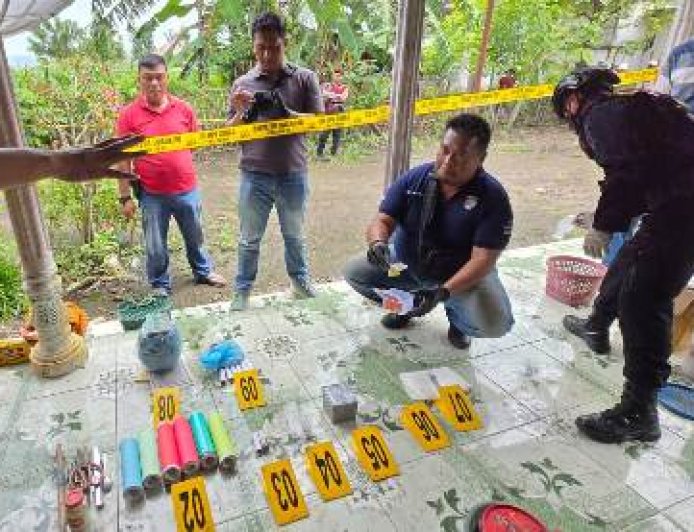 Polres Situbondo Amankan Tersangka Pembuat Petasan,  Sita 5,1 Kg Bubuk Mercon
