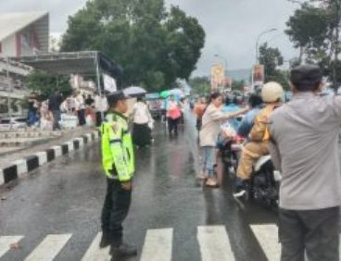 Bulan Ramadhan, Polisi di Kota Batu Berbagi Takjil