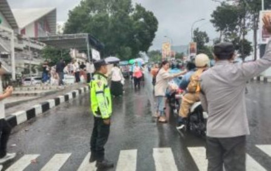 Bulan Ramadhan, Polisi di Kota Batu Berbagi Takjil