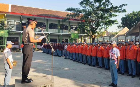 Police Go To School: Polres Mojokerto Kota Tanamkan Disiplin dan Kesadaran Kamtibmas Kepada Pelajar