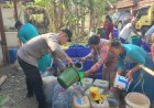 Polres Bojonegoro Distribusikan 8.000 Liter Air Bersih untuk Warga Ngambon