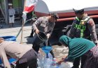 Polres Gresik Peduli, Salurkan Bantuan Air Bersih untuk Warga 3 Desa di Balongpanggang