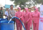 Kapolresta Tuban Didampingi  Ketua Bhayangkari  Berbagi  88.000 Liter Air Bersih untuk Masyarakat