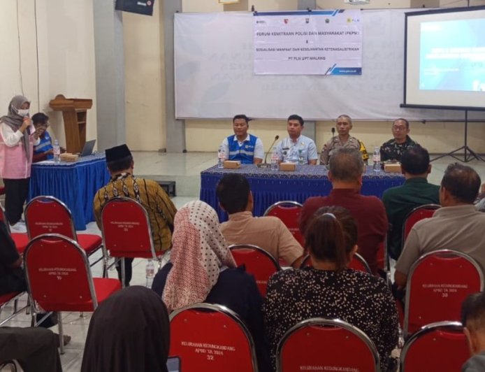 Pak Bhabin Kedungkandang Kota Malang Dampingi PLN Sosialisasikan Keselamatan Jaringan Listrik Tegangan Tinggi