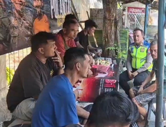 Polres Pelabuhan Tanjung Perak Imbau Sopir Truk Manfaatkan Buffer Area untuk Antre Penyeberangan