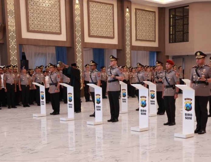 Kapolda Jatim Lantik Wakapolda Baru dan Pimpin Sertijab Sejumlah Kapolres Jajaran